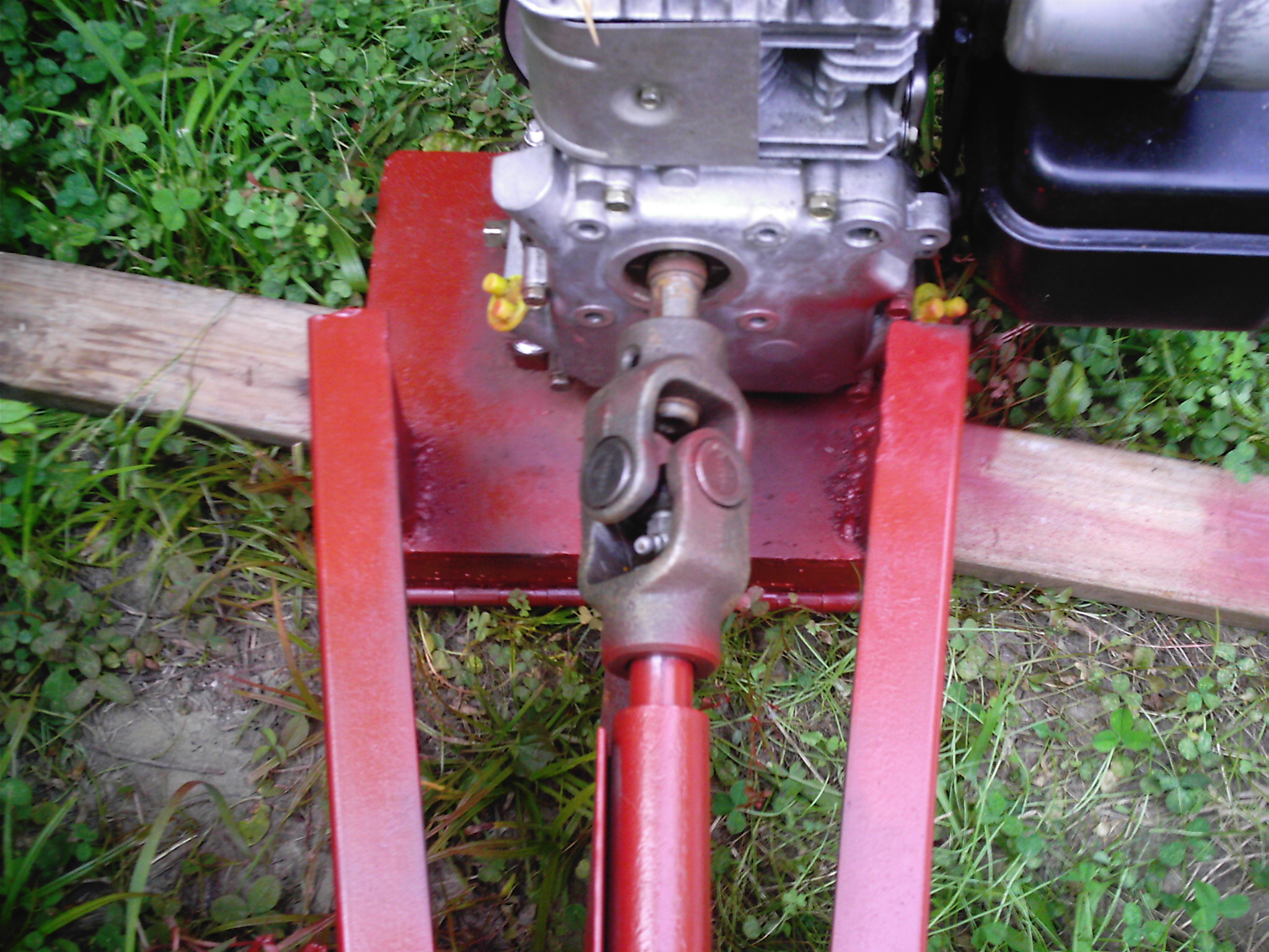  joint connecting 3.5 hp Briggs &amp; Stratton motor to 7' long shaft
